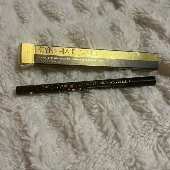 Cynthia Rowley liquid eyeliner in NAVY. New in box. Full size. Firm on price. 🤓 - Picture 4 of 7
